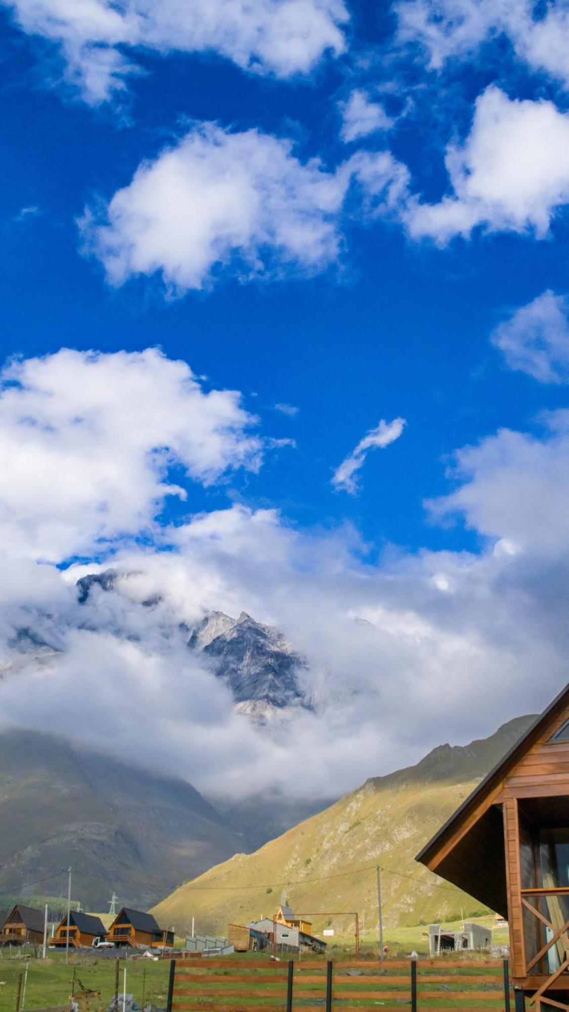Cliffside Cottage Kazbegi Esterno foto
