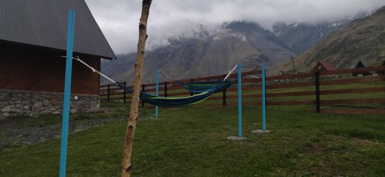 Cliffside Cottage Kazbegi Esterno foto